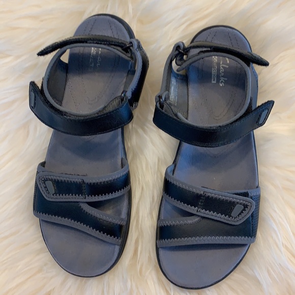 SALE!! Clarks walking sandals.   4 - Picture 9 of 9
